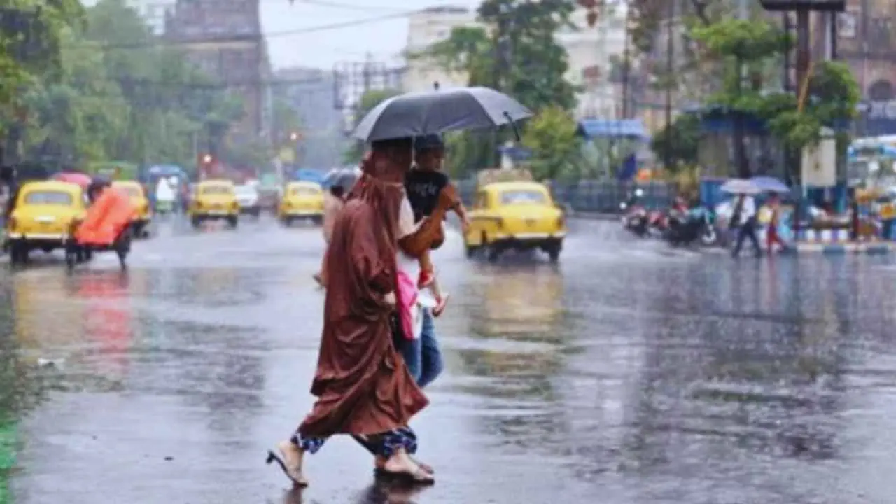 নিম্নচাপ কাটলেও দক্ষিণবঙ্গে ৯ জেলায় বৃষ্টি, আগামীকালের আবহাওয়া