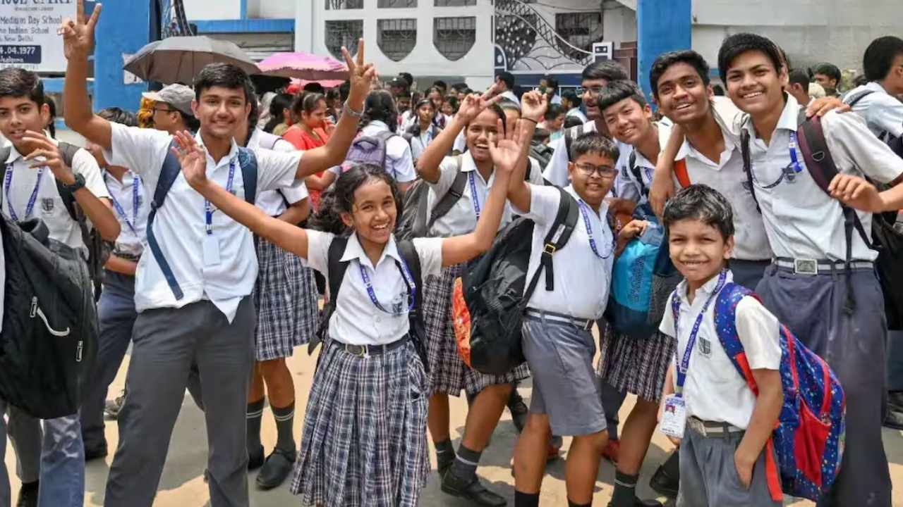 আগস্টে টানা ৩ দিন ছুটির সুযোগ বাংলার স্কুল পড়ুয়া থেকে কর্মীদের, দেখুন হলিডে লিস্ট