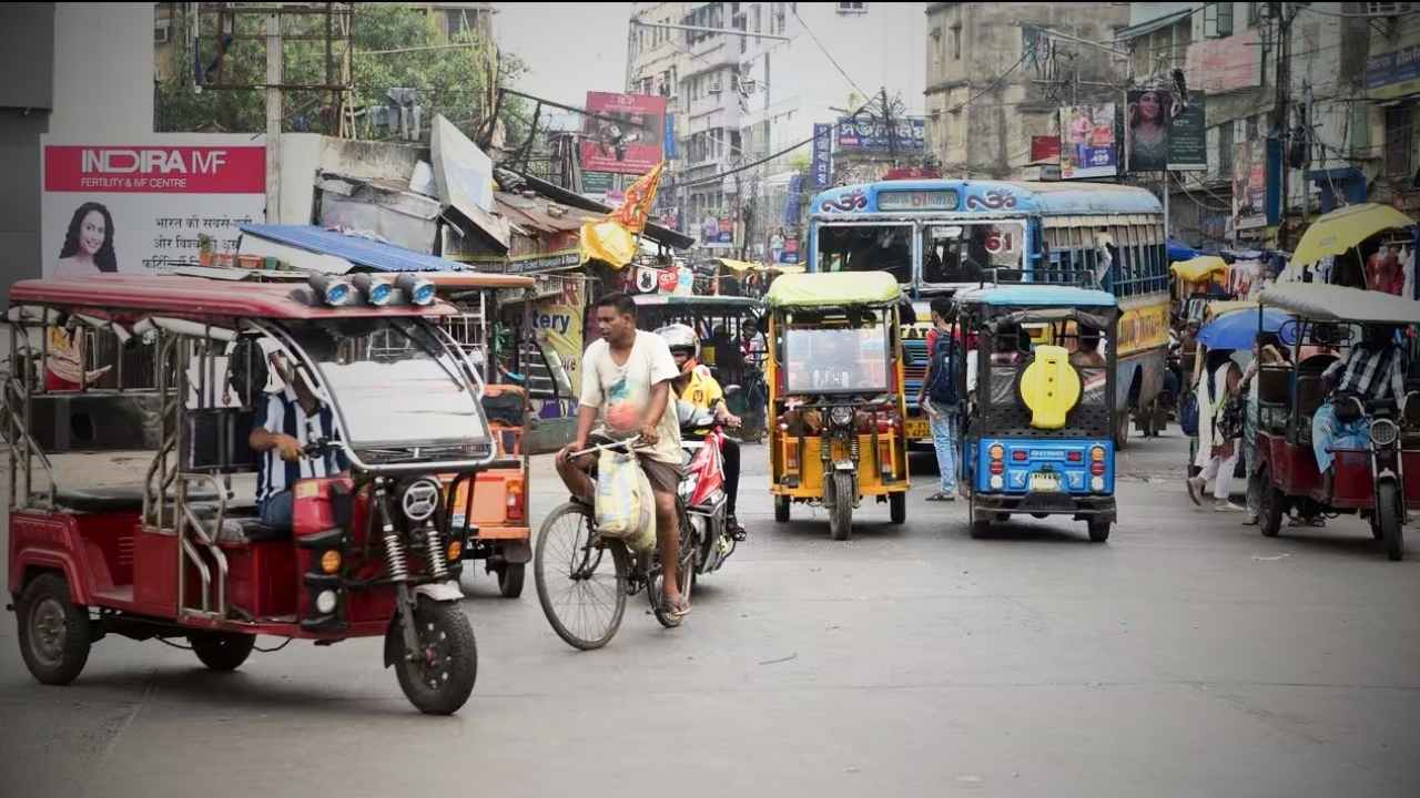 Toto Ban in Naihati Busy Road