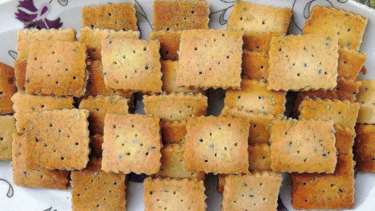 Priya gold biscuit