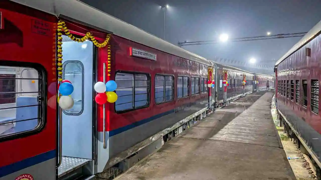 Howrah Prayagraj Vibhuti Express LHB Coach