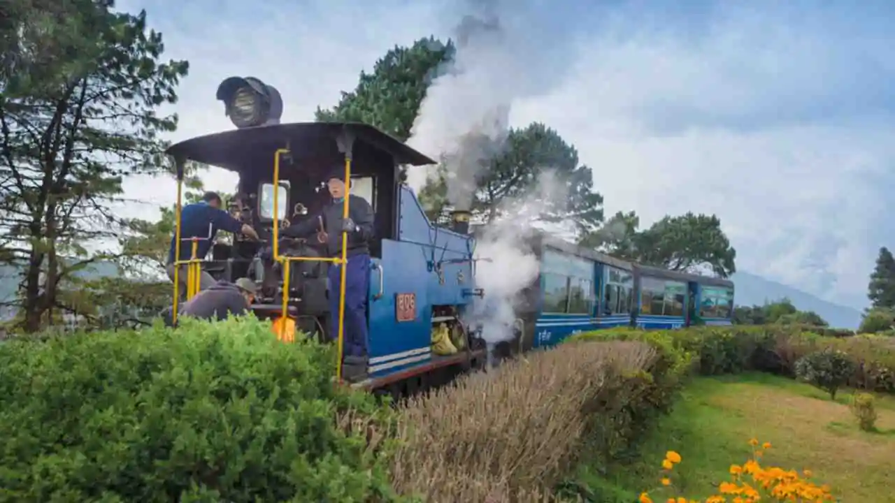 Darjeeling toy train