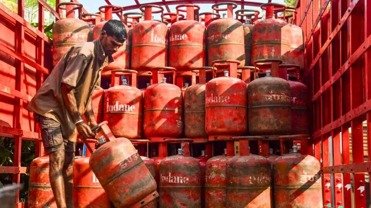LPG Cylinder Price January 2026 centre says no change IND domestic LPG prices