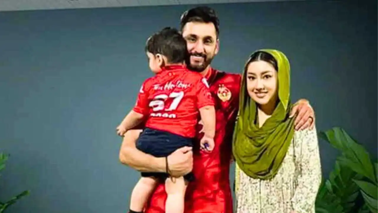 Pak Fans On wife and children of Salman Ali Agha