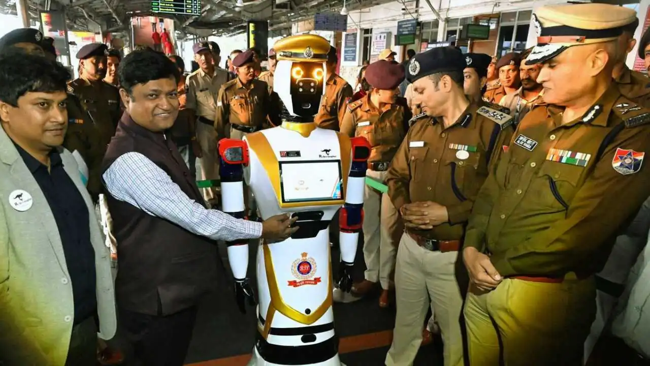 Humanoid Robots at Stations