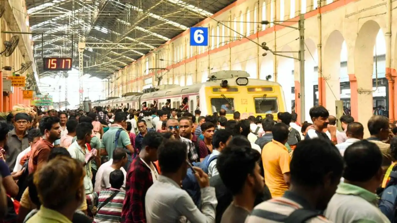 Indian Railways Eastern Railway real property clean mission arrested 6 lakh