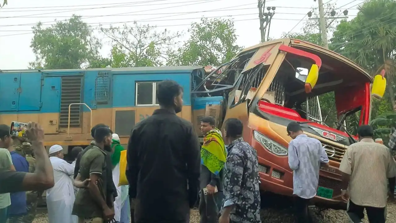 Train Bus Accident In Bangladesh comilla